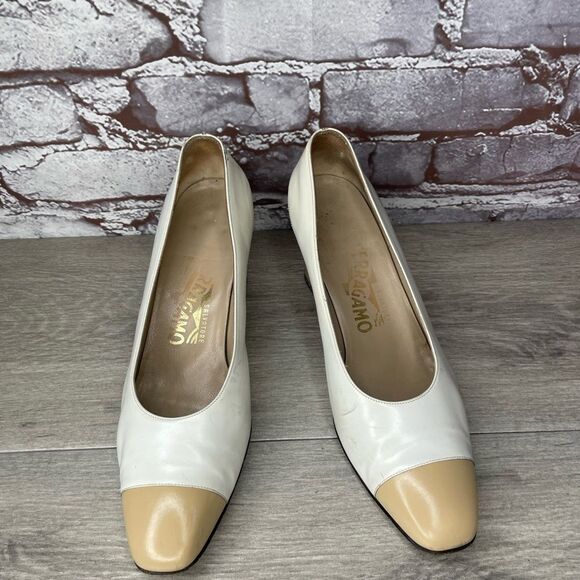 Salvatore Ferragamo Beige Leather Cap Toe Leather VTG Heels Women 7B US/37.5EU - Picture 3 of 15